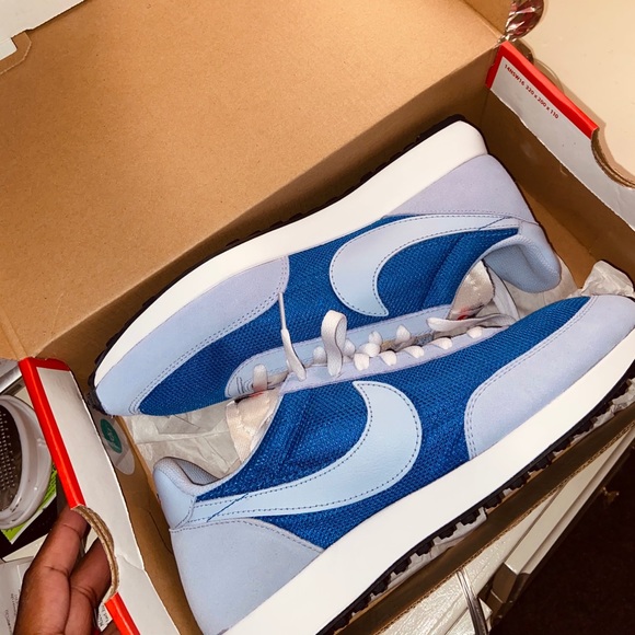 Nike - Picture 3 of 5